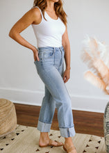 Load image into Gallery viewer, Madison Fade Jeans
